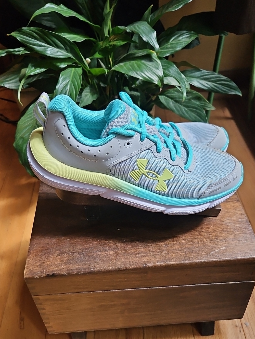 Under Armour Y 3.5 Teal, Light Gray & Neon Yellow Girls Running Sneakers